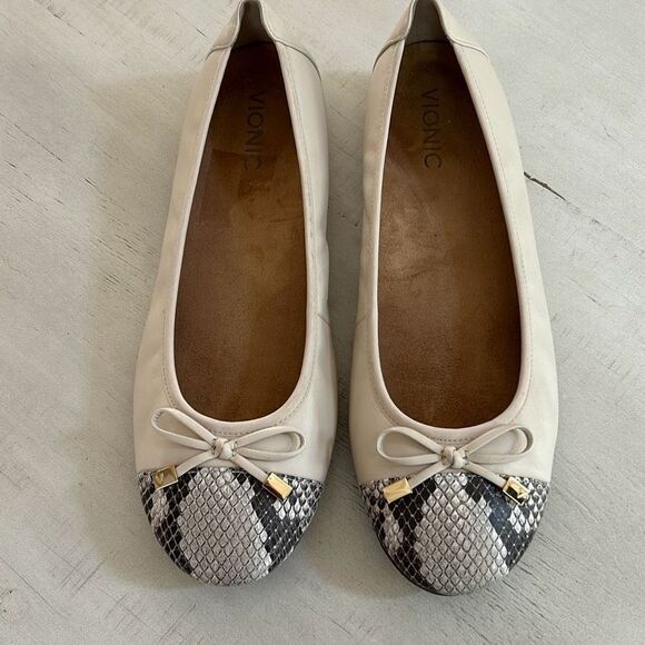 VIONIC Minna Cream Flats - Picture 2 of 12